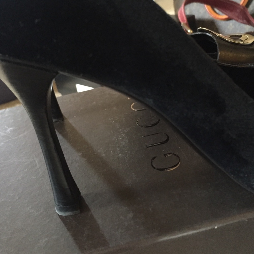 Gucci Black Velvet and Leather Pumps with Silver GG Emblem - Picture 2 of 4